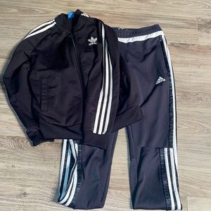 💯 Authentic Adidas sweatsuit jacket and pants set